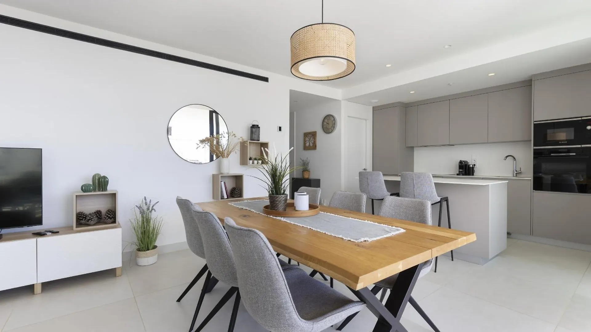 Stylish Apartment With Large Terrace In Higueron Fuengirola