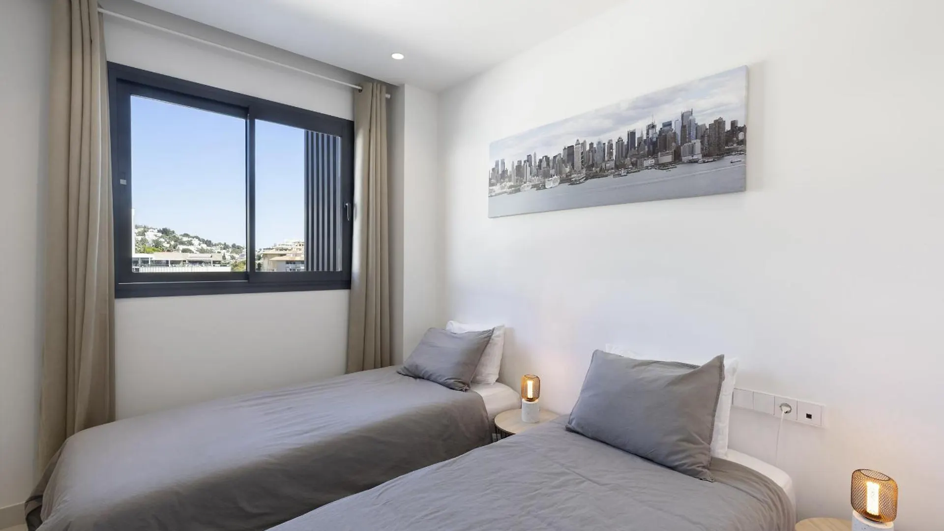 Stylish Apartment With Large Terrace In Higueron Fuengirola