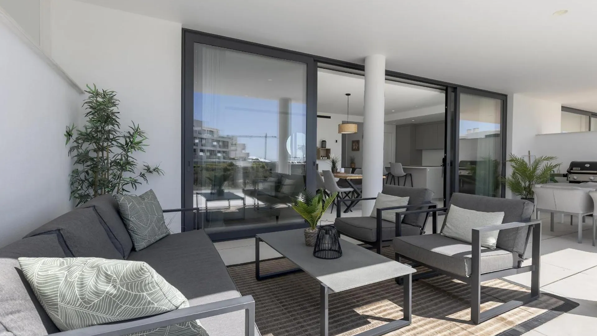 Stylish Apartment With Large Terrace In Higueron Fuengirola