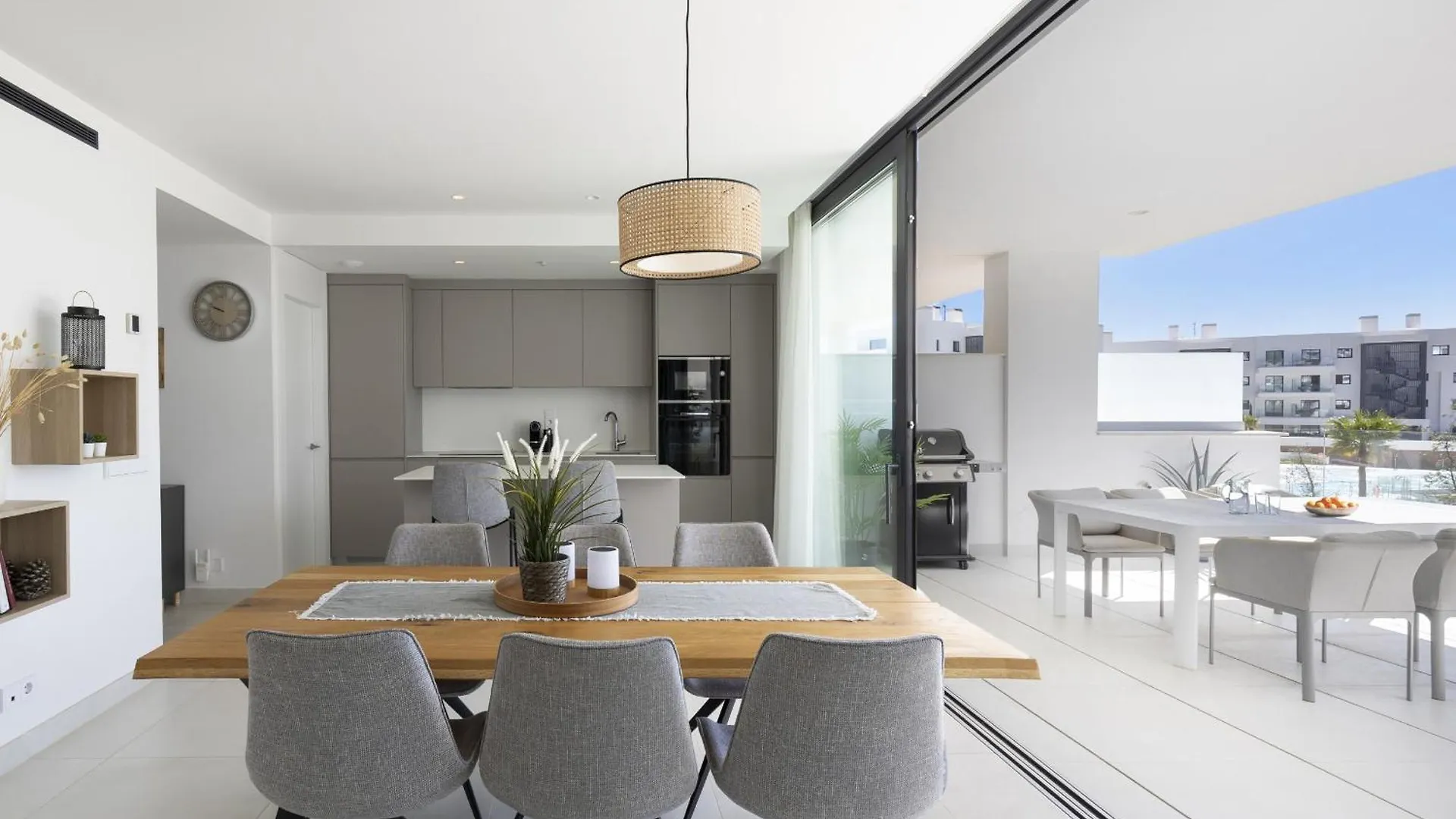 Stylish Apartment With Large Terrace In Higueron Fuengirola